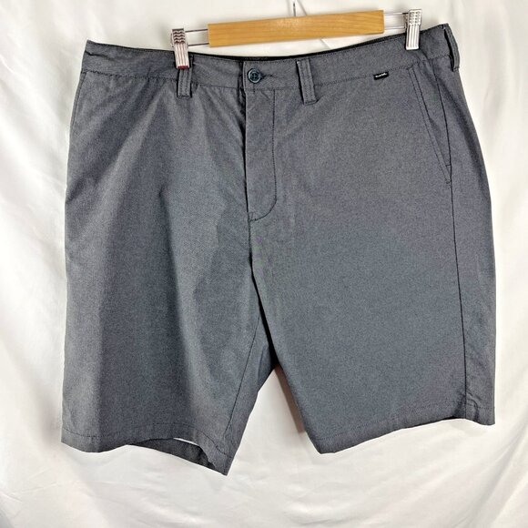 Travis Mathew Nylon-Blend Black & White Golf Short Men's Size 38 - Picture 1 of 9